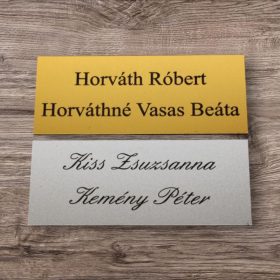   Műanyag, Matt ezüst és matt arany színű tábla egyedi méretben