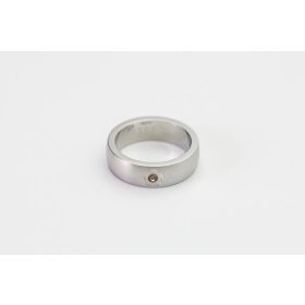 Gyűrű apró virágmintában kővel