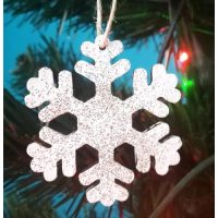 Karácsonyi ajándékok és díszek